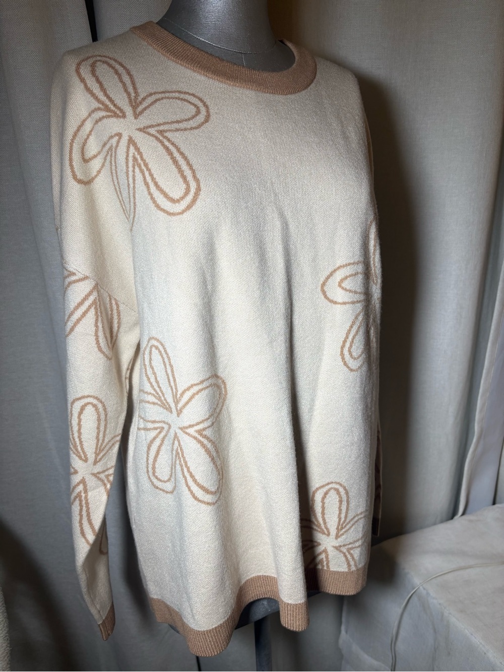 Floral Sweater Cream Beige Oversized Soft Knit Crewneck Casual Size Large NWT - Picture 7 of 13